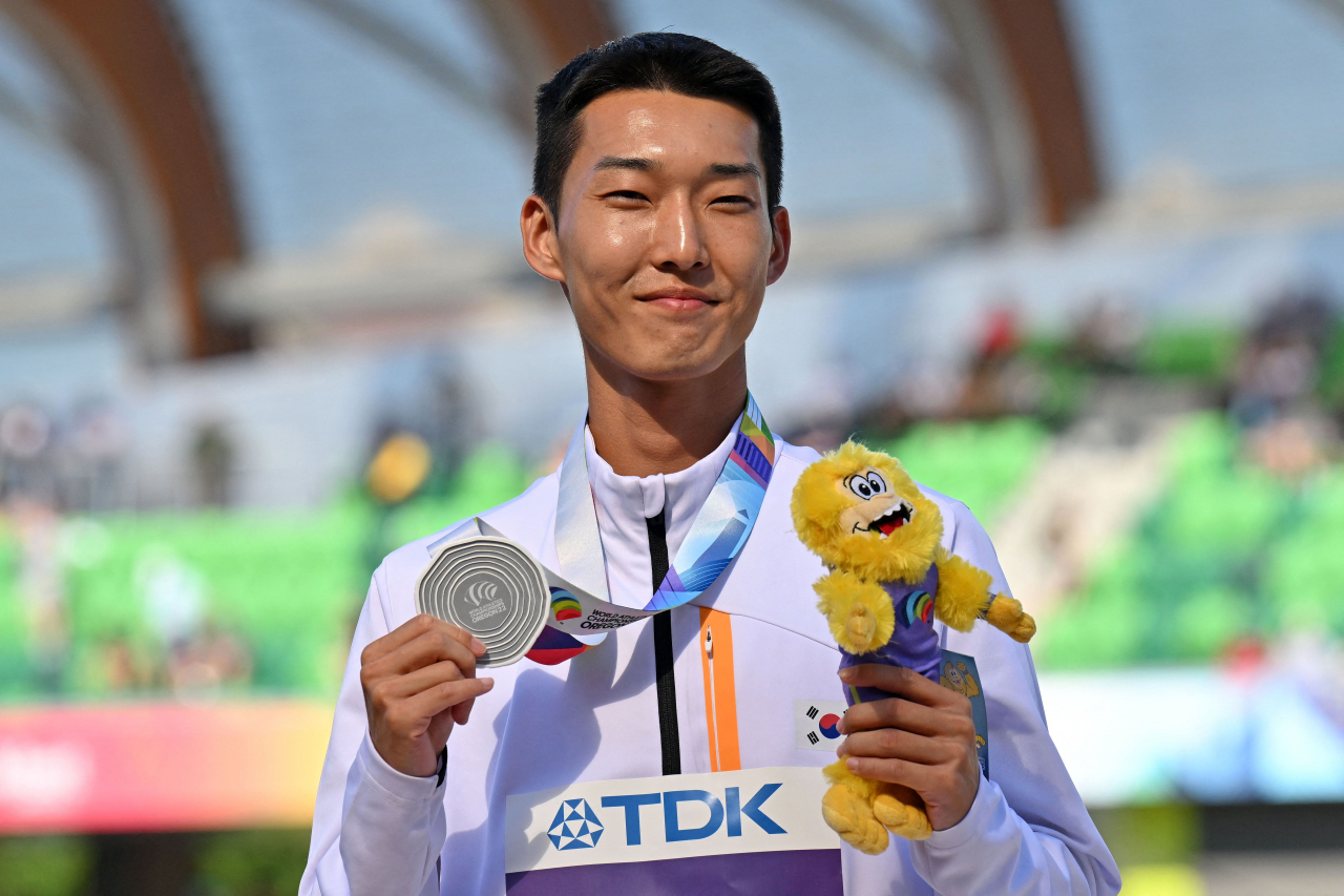 In this Getty Images photo, Woo Sang-hyeok of South Korea poses with his silver medal during the medal ceremony for the men's high jump at the World Athletics Championships at Hayward Field in Eugene, Oregon, on Tuesday. (Getty Images)