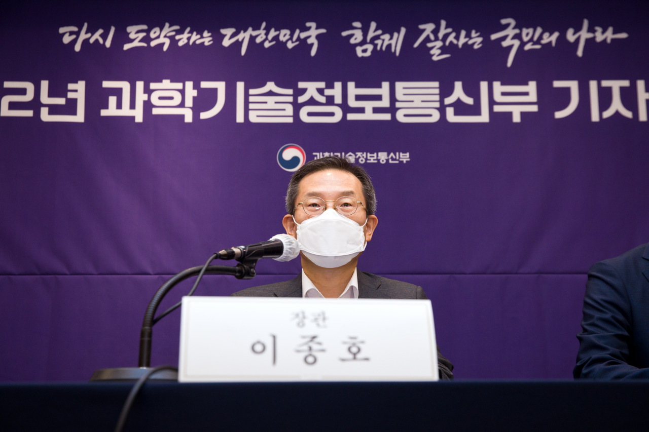 Lee Jong-ho, minister of science and ICT, speaks to reporters during his first press sit-down in Seoul on Wednesday. (Ministry of Science and ICT)