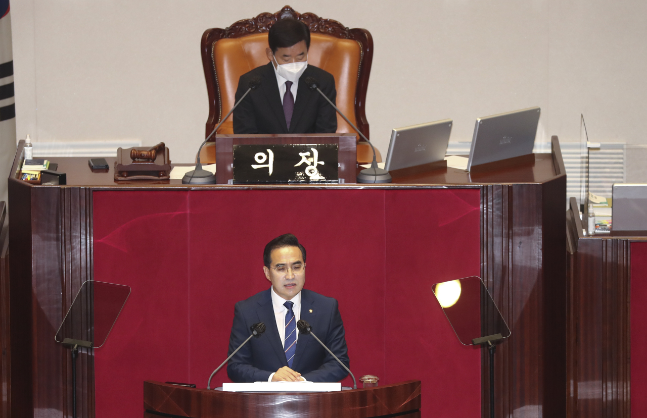 Rep. Park Hong-keun, floor leader of the main opposition Demcoratic Party of Korea, gives an address at the National Assembly on Wednesday. (Joint Press Corps)
