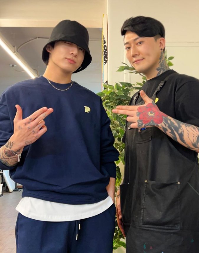 Tattooist Polyc (right) poses for a photo with Jung Kook of BTS (Urbanbreak2022)