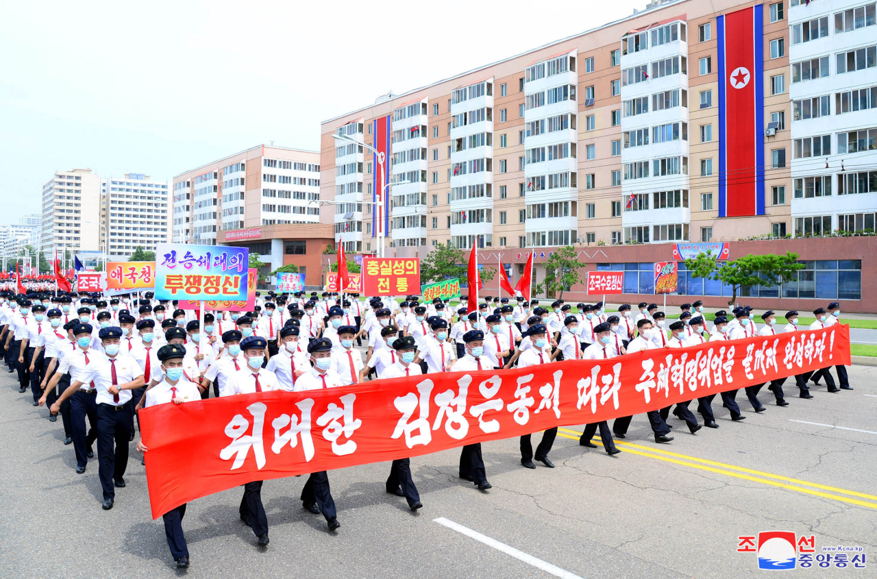 North Korean college students march in ranks while singing wartime songs in Pyongyang on Tuesday, as part of activities to celebrate the 69th anniversary the next day of the Korean War armistice, in this photo released by the North's official Korean Central News Agency. (Yonhap)