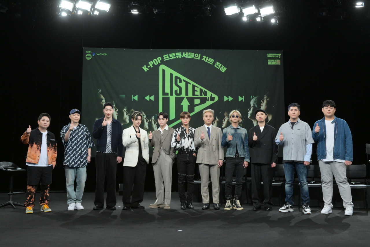From left: Kim Seung-soo, Paloalto, Peakboy, Las, Lee Dae-hwi, Doko, BIG Naughty, JungKey, Ryan Jhun and Pateko pose for photos during an online press conference for KBS2’s K-pop producer battle program “Listen-Up” on Thursday. (KBS2)