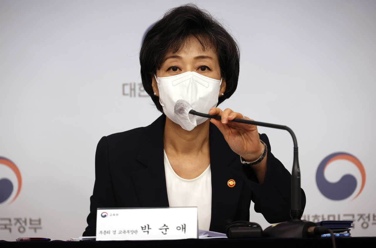 Education Minister Park Soon-ae speaks at a press briefing held Friday at the governmental complex in central Seoul, before reporting to the president. (Yonhap)