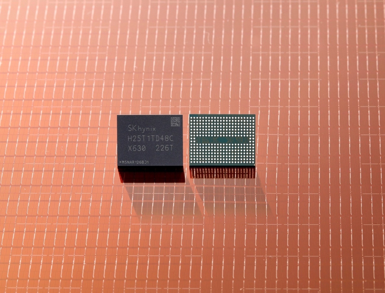 An image of SK hynix's 238-layer four-dimensional NAND flash memory (SK hynix)