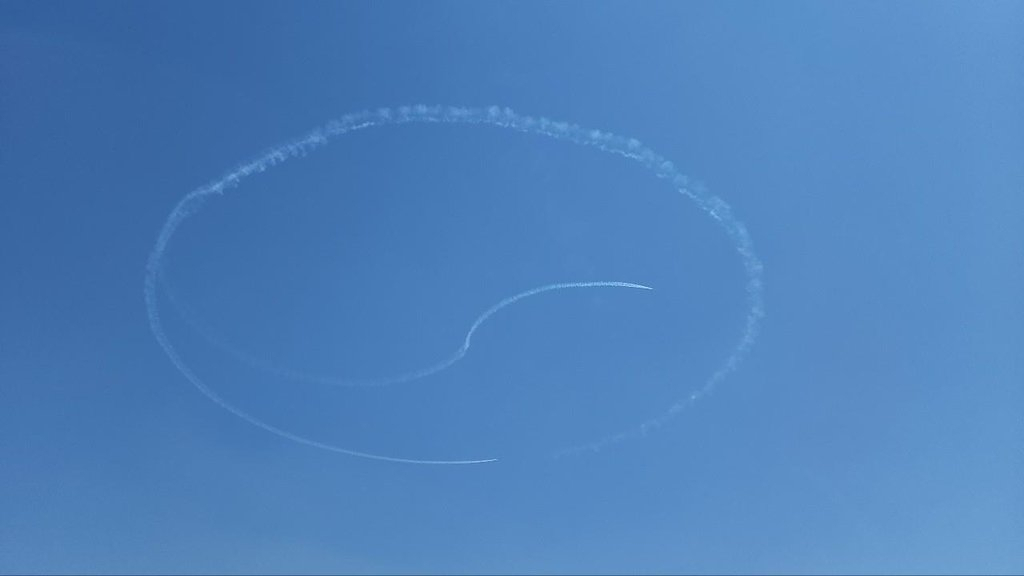 This photo, taken on Wednesday, shows South Korea's Black Eagles aerobatic team staging a performance at the Pyramids Air Show 2022 in Giza, Egypt. (Yonhap)