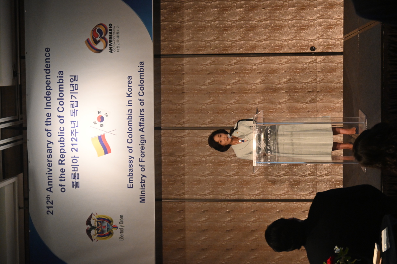 Kim Hyo-eun, ambassador and deputy minister for climate change in the Ministry of Foreign Affairs, delivers opening remarks for Colombia’s 212th Independence Day celebrations at the Four Seasons Hotel in Seoul on Aug. 1. (Sanjay Kumar/The Korea Herald)