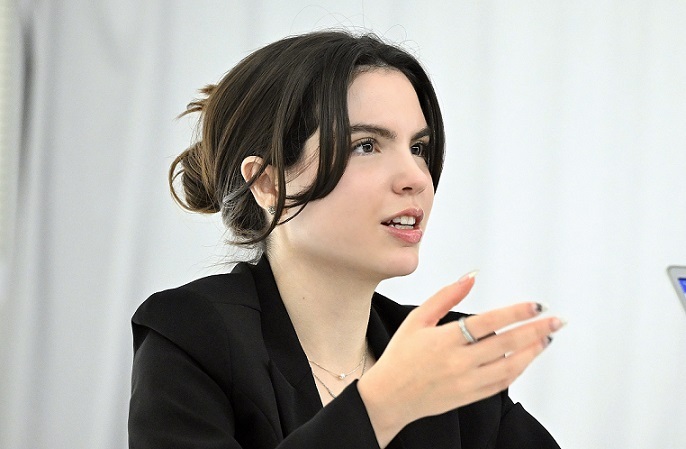 Vittoria Ventura, a 26-year-old Brazilian Sogang University student and CEO of Virtual Human Power which created the virtual human influencer Theo in October last year, poses during an interview with The Korea Herald. (The Korea Herald)