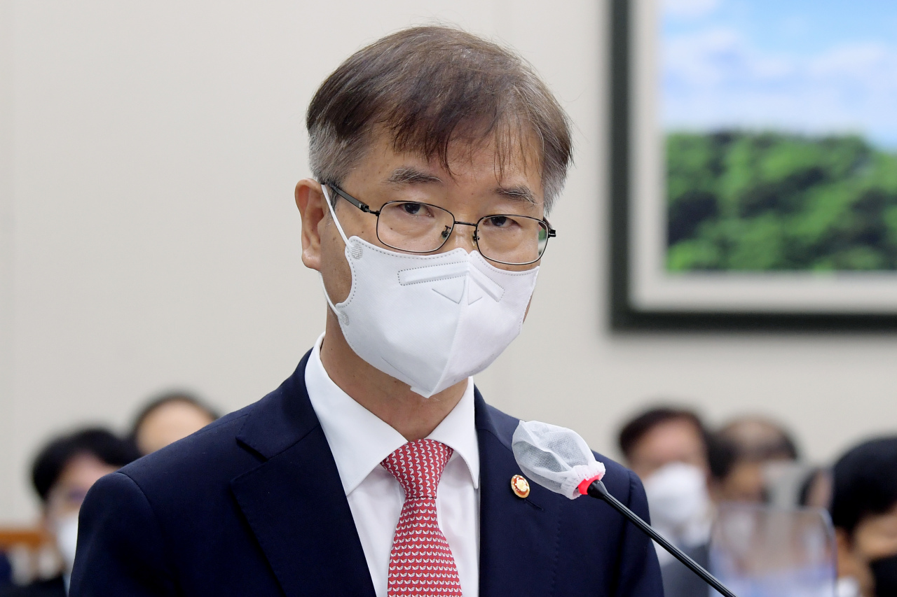 Labor Minister Lee Jeong-sik (Yonhap)