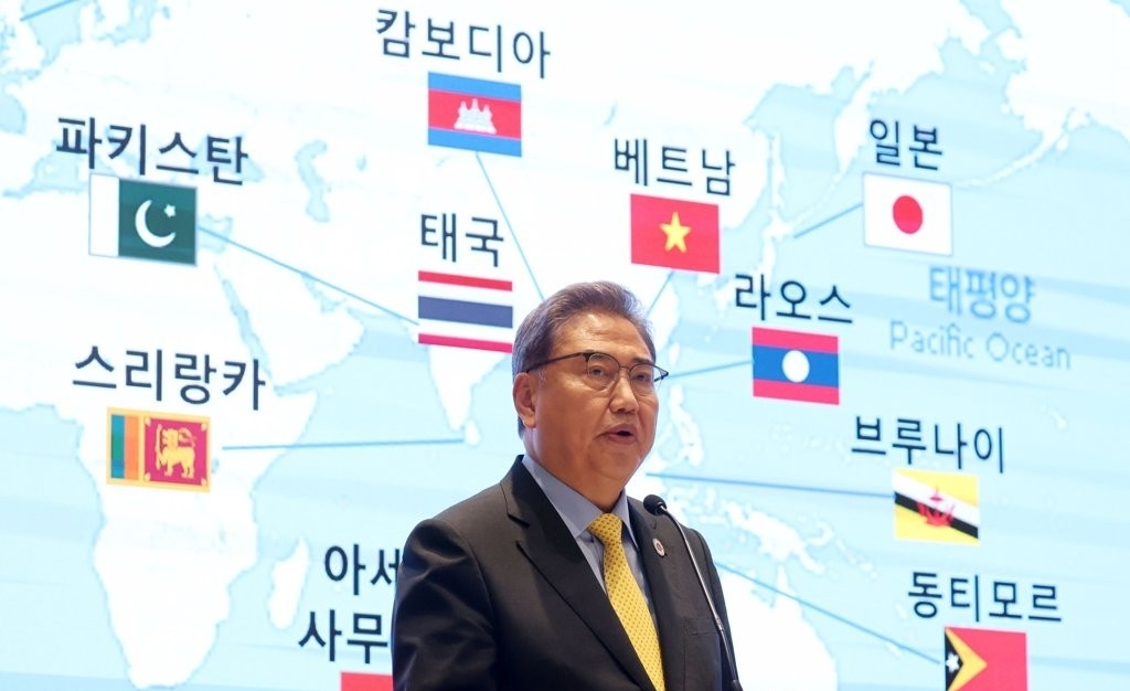 Foreign Minister Park Jin speaks during a briefing on his attendance to the East Asia Summit and ASEAN Regional Forum held in Phnom Penh, Cambodia, on Aug. 5, 2022. (Yonhap)
