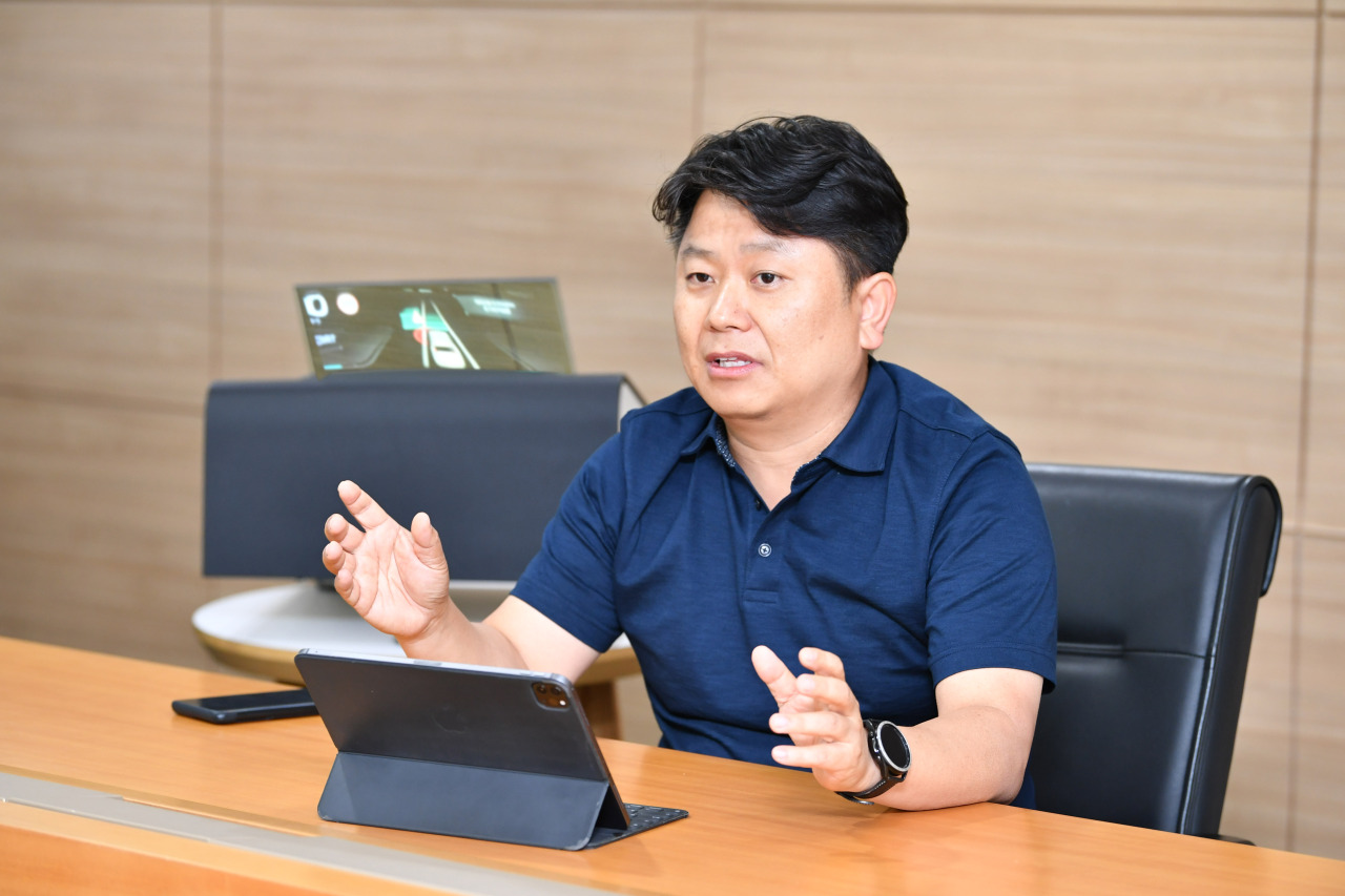 Hyundai Mobis Information Display Sector Vice President Han Young-hoon poses for a photo during an interview with The Korea Herald at Hyundai Mobis R&D Center in Yongin, Gyeonggi Province on July 20. Hyundai Mobis