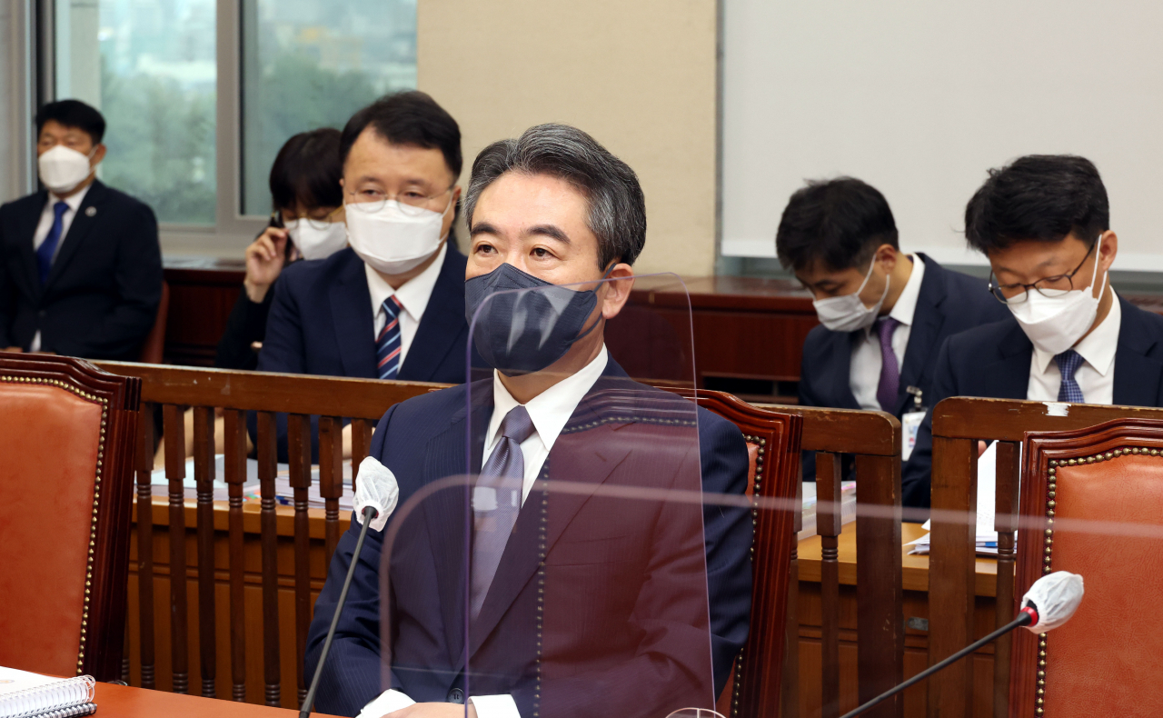 This pool photo shows national police chief nominee Yoon Hee-keun attending a parliamentary confirmation hearing at the National Assembly on Monday. (Yonhap)