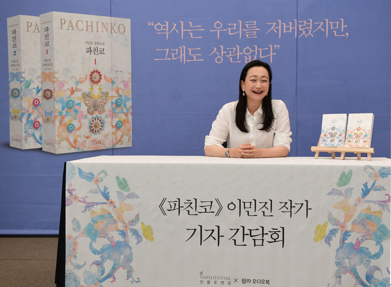 Min-jin Lee, the author of “Pachinko,” attends a press conference at the Korea Press Center in Seoul on Monday. (Influential)
