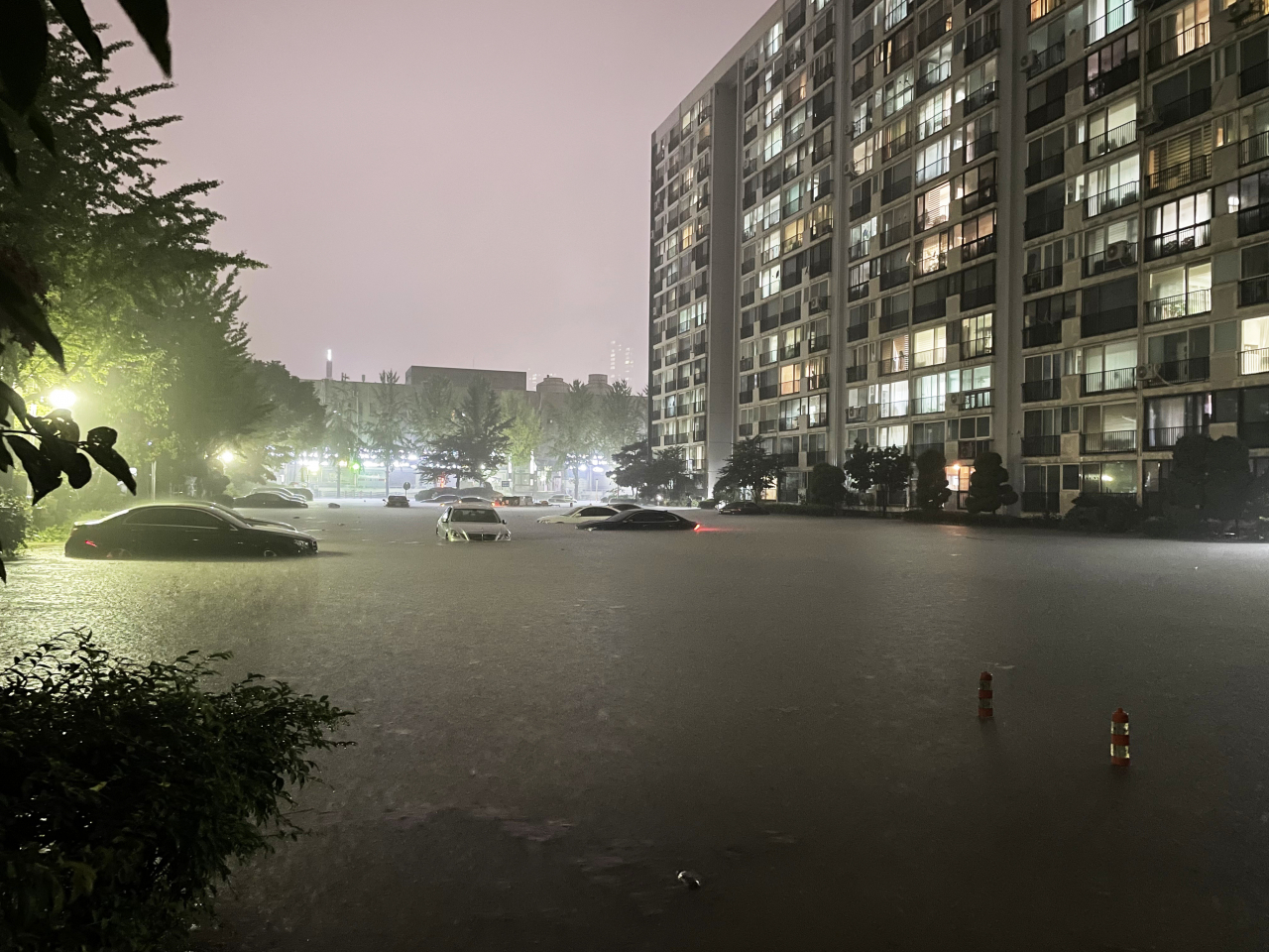 This photo, taken Monday, shows a submerged parking lot of an apartment complex in the southern district of Gangnam due to heavy rains. (Yonhap)