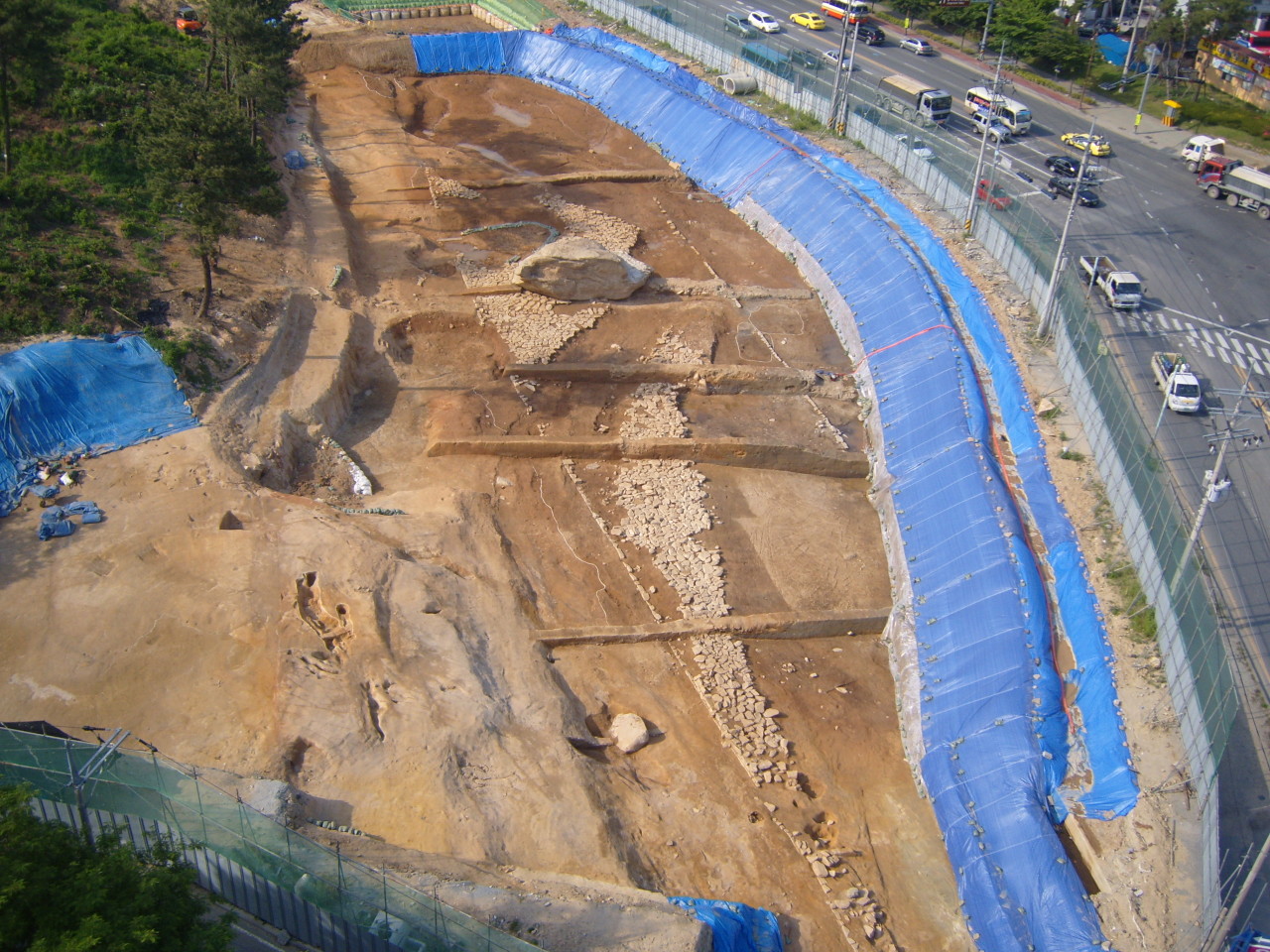 An aerial view of the Gusan-dong Dolmen site, located in Gusan-dong, Gimhae, South Gyeongsang Province, on Sunday (CHA)
