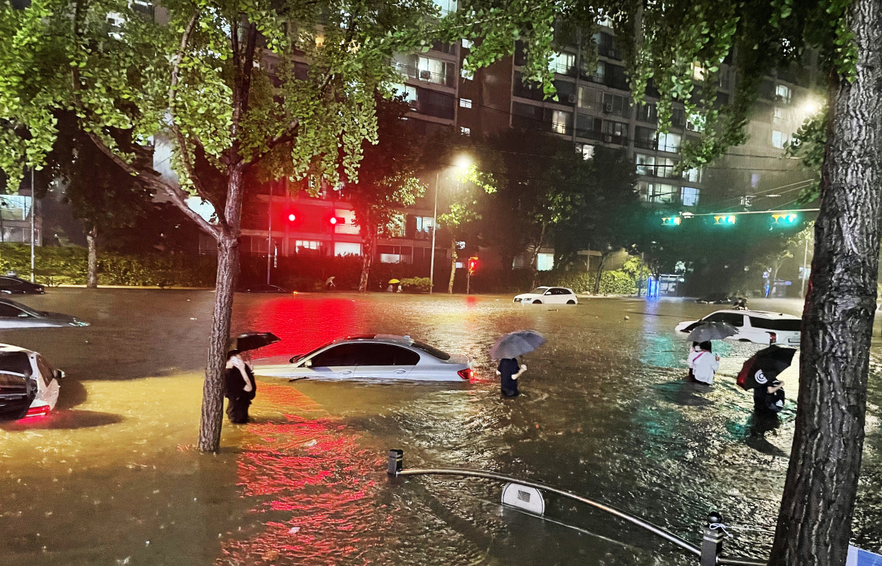 Record rainfall inundated streets of Gangnam on Monday evening. (Yonhap)
