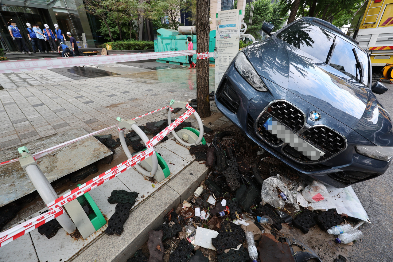 An imported car sits damaged near Gangnam subway station, southern Seoul, on Wednesday morning (Yonhap)