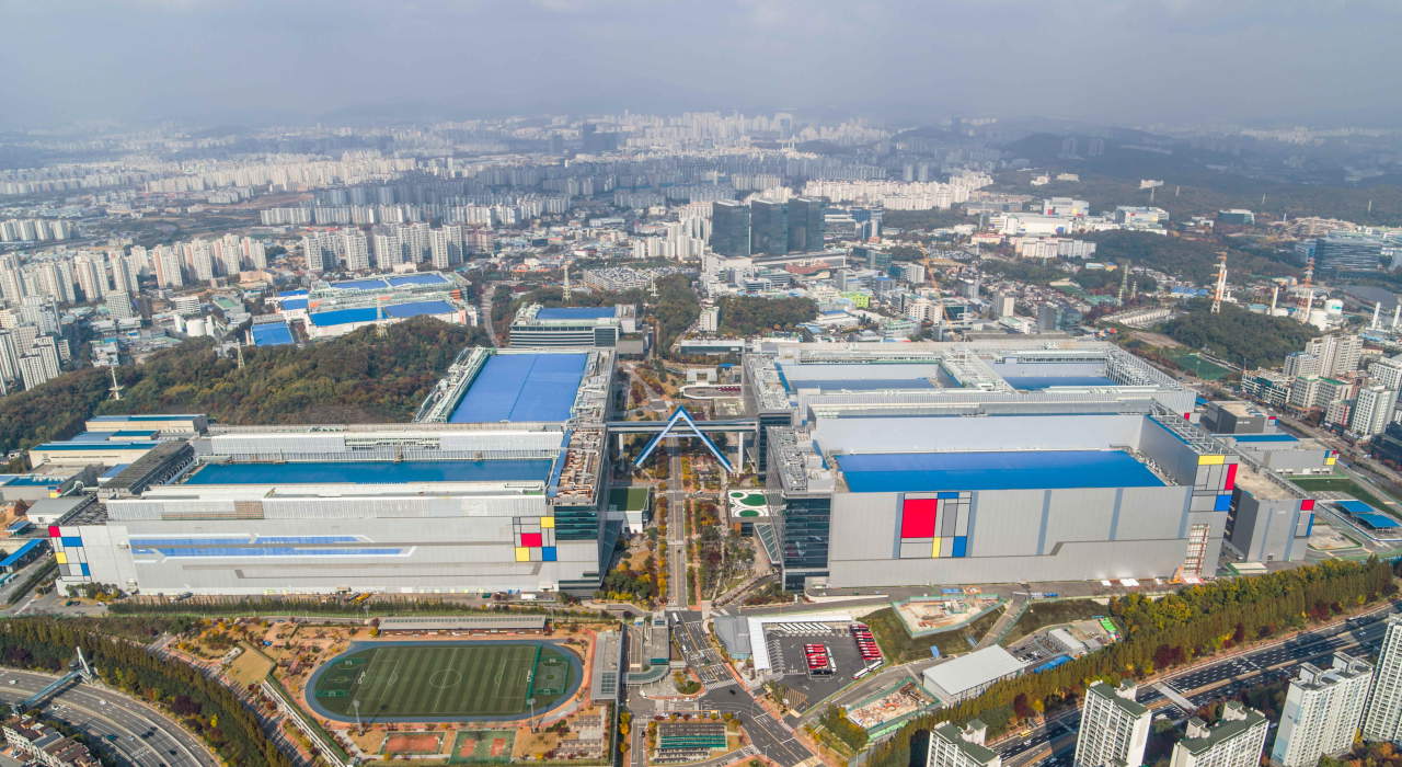 An aerial view of Samsung's Hwaseong semiconductor complex in Hwaseong, Gyeonggi Province. (Samsung Electronics)