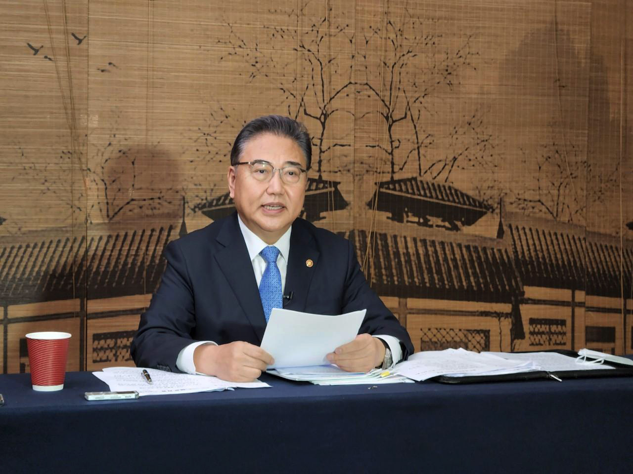 South Korean Foreign Minister Park Jin speaks at a press conference on his bilateral meeting with his Chinese counterpart Wang Yi in Qingdao, China on Wednesday. (Yonhap)
