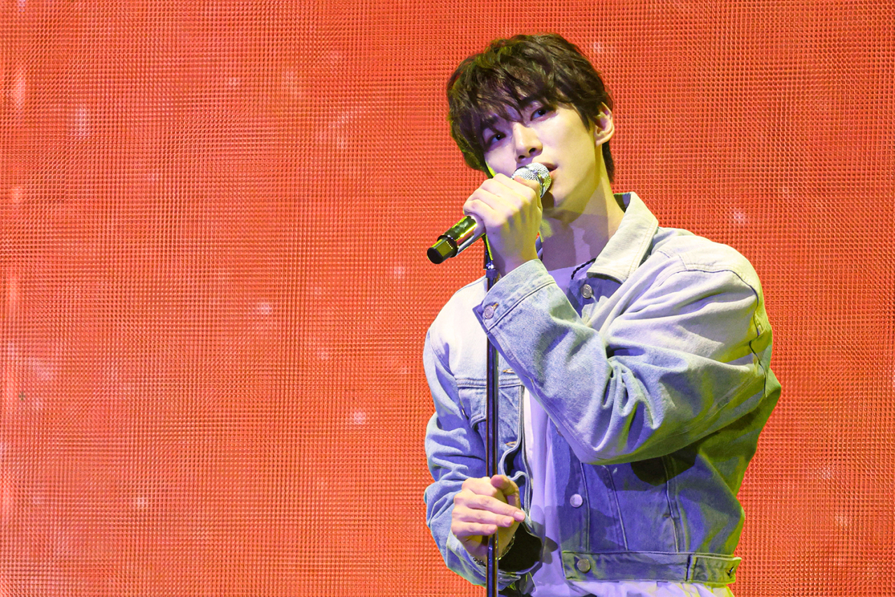 Singer-actor Lee Jun-ho performs during his fan concert “Before Midnight” at the SK Olympic Handball Gymnasium at Seoul’s Olympic Park, Sunday. (JYP Entertainment)