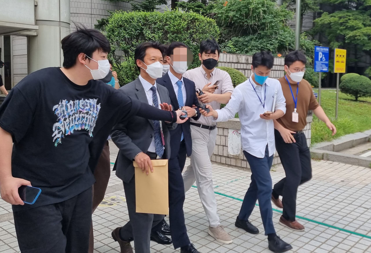 An Air Force civilian employee appears before the Seoul Central District Court on Aug. 5, 2022, for a pretrial detention hearing over his alleged role related to the death of a servicewoman who suffered sexual abuse. (Yonhap)
