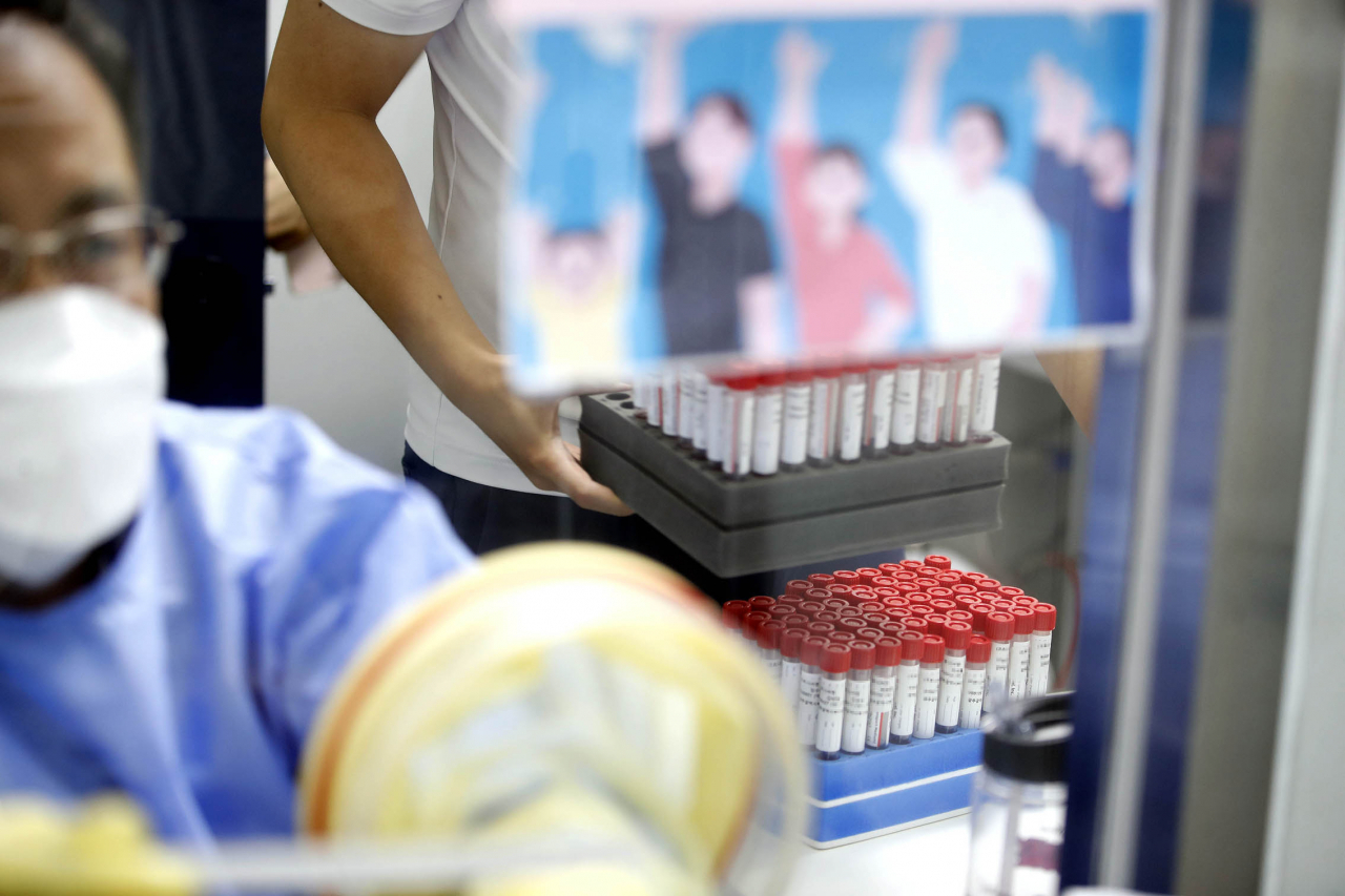 This photo provided by a district office in the city of Gwangju on Tuesday, shows COVID-19 test samples at a public health center (Yonhap)