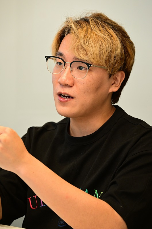 Jin Seung-hyuk, CEO of KLleon, poses for a photo during an interview with The Korea Herald. (Park Hae-mook/ The Korea Herald)