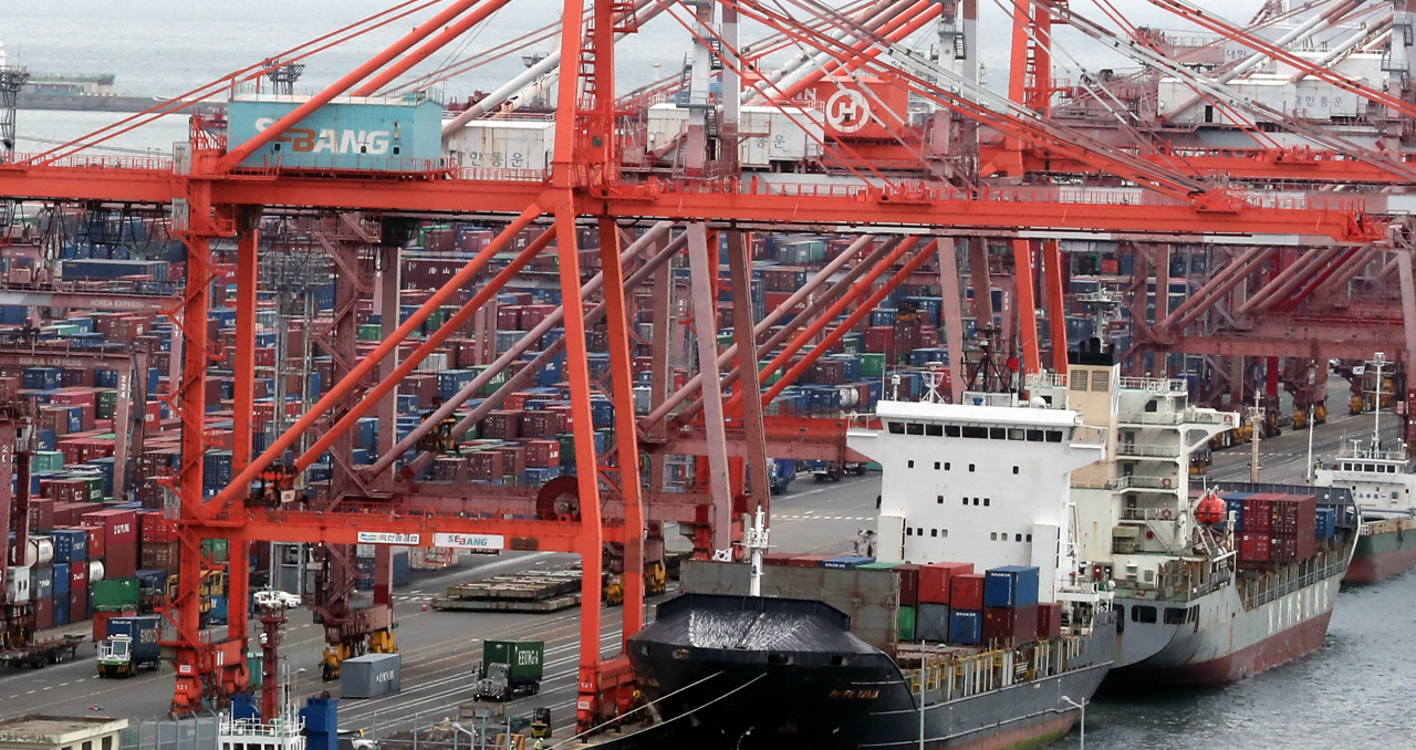 Ships are docked at a port in Pusan on Thursday. (Yonhap)
