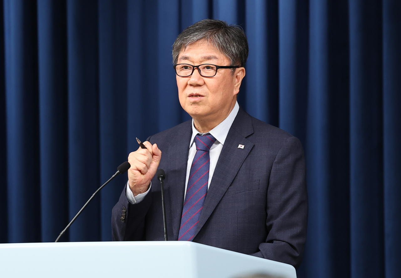 President Yoon Suk-yeol’s Chief of Staff Kim Dae-ki speaks during a press briefing held Thursday at the presidential office in Yongsan, central Seoul. (Yonhap)
