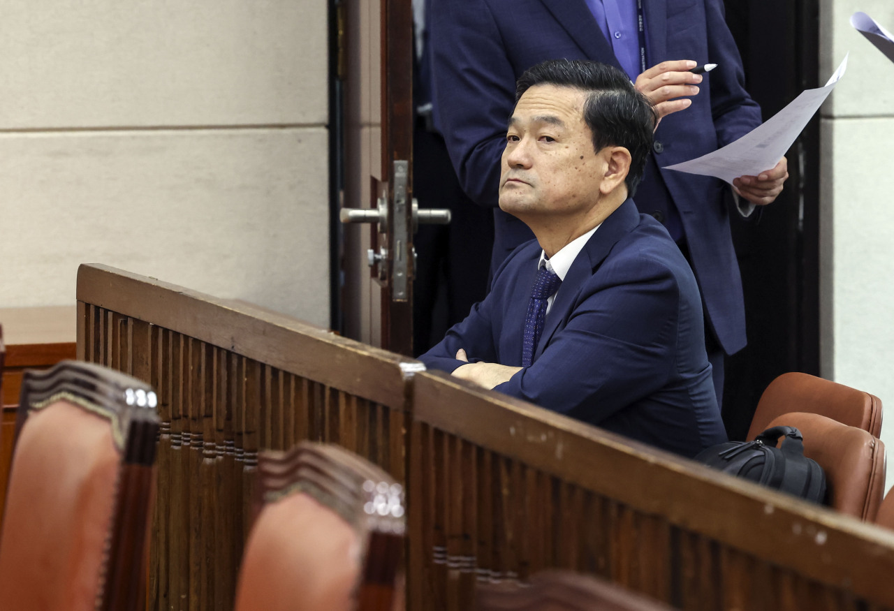 Kim Sun-ho, chief of the police bureau, waits for the start of a plenary session of the National Assembly’s Public Administration and Security Committee on Thursday in Seoul. (Yonhap)