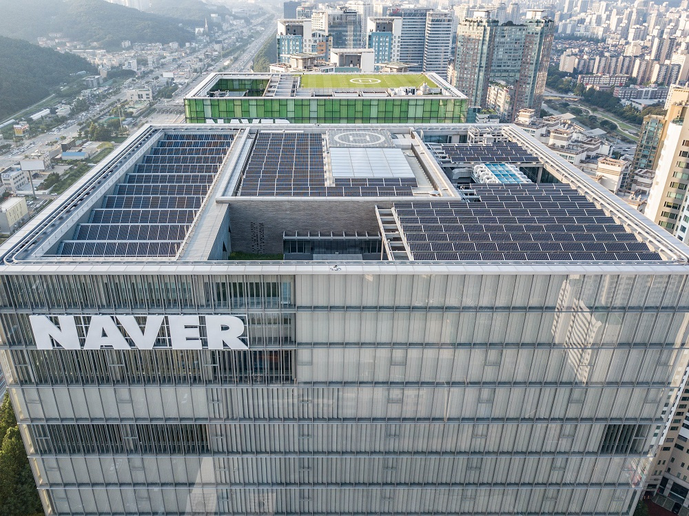 Solar panels on top of Naver’s second headquarters, known as 1784, in Pangyo, Gyeonggi Province (Naver)