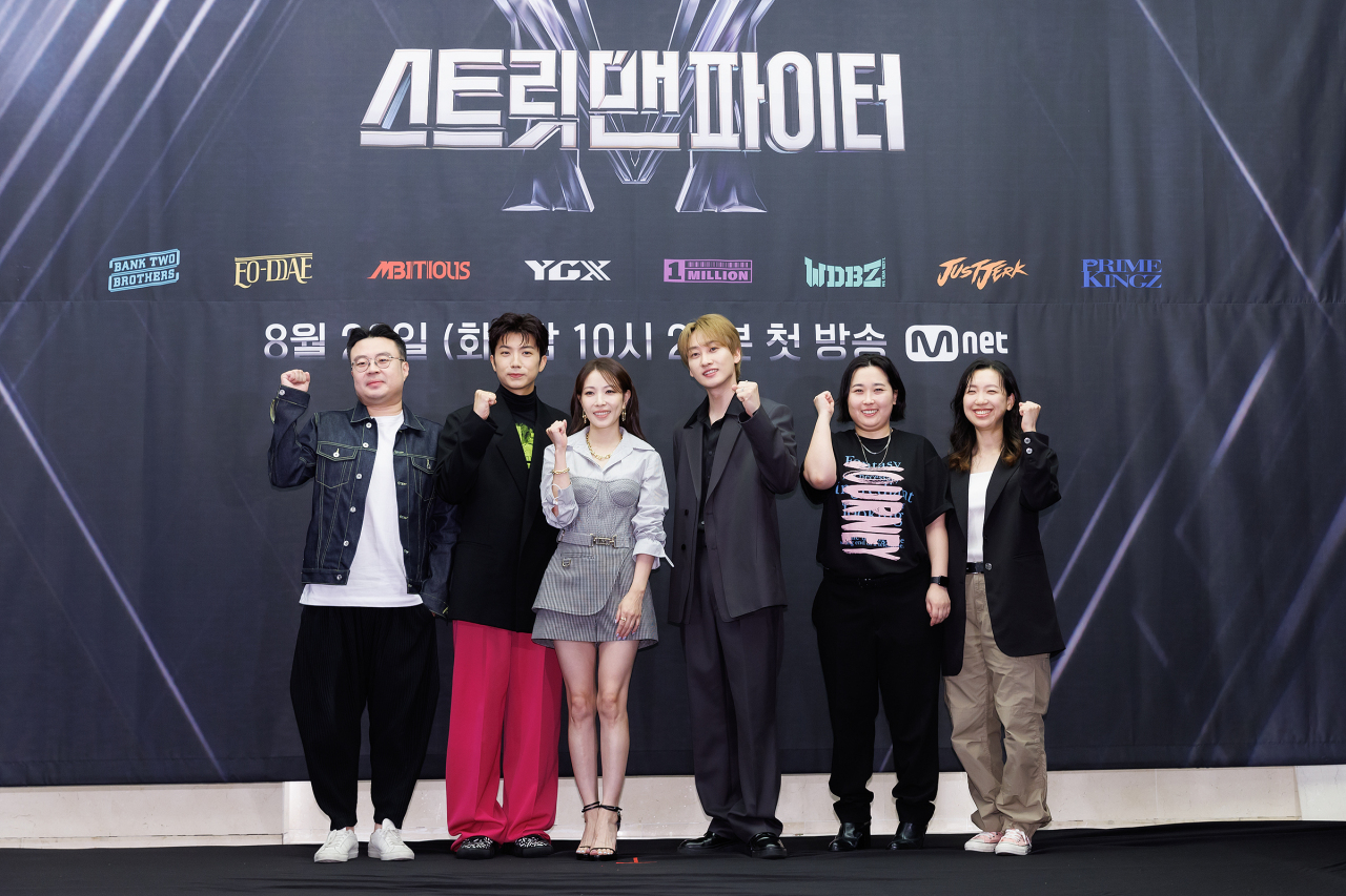From left: Chief producer Kwon Young-chan, 2PM’s Wooyoung, BoA, Super Junior’s Eunhyuk, and co-producer Choi Jung-nam and Kim Na-yeon pose for photos during a press conference for Mnet’s upcoming dance competition show “Street Man Fighter” held in Seoul on Tuesday. (Mnet)