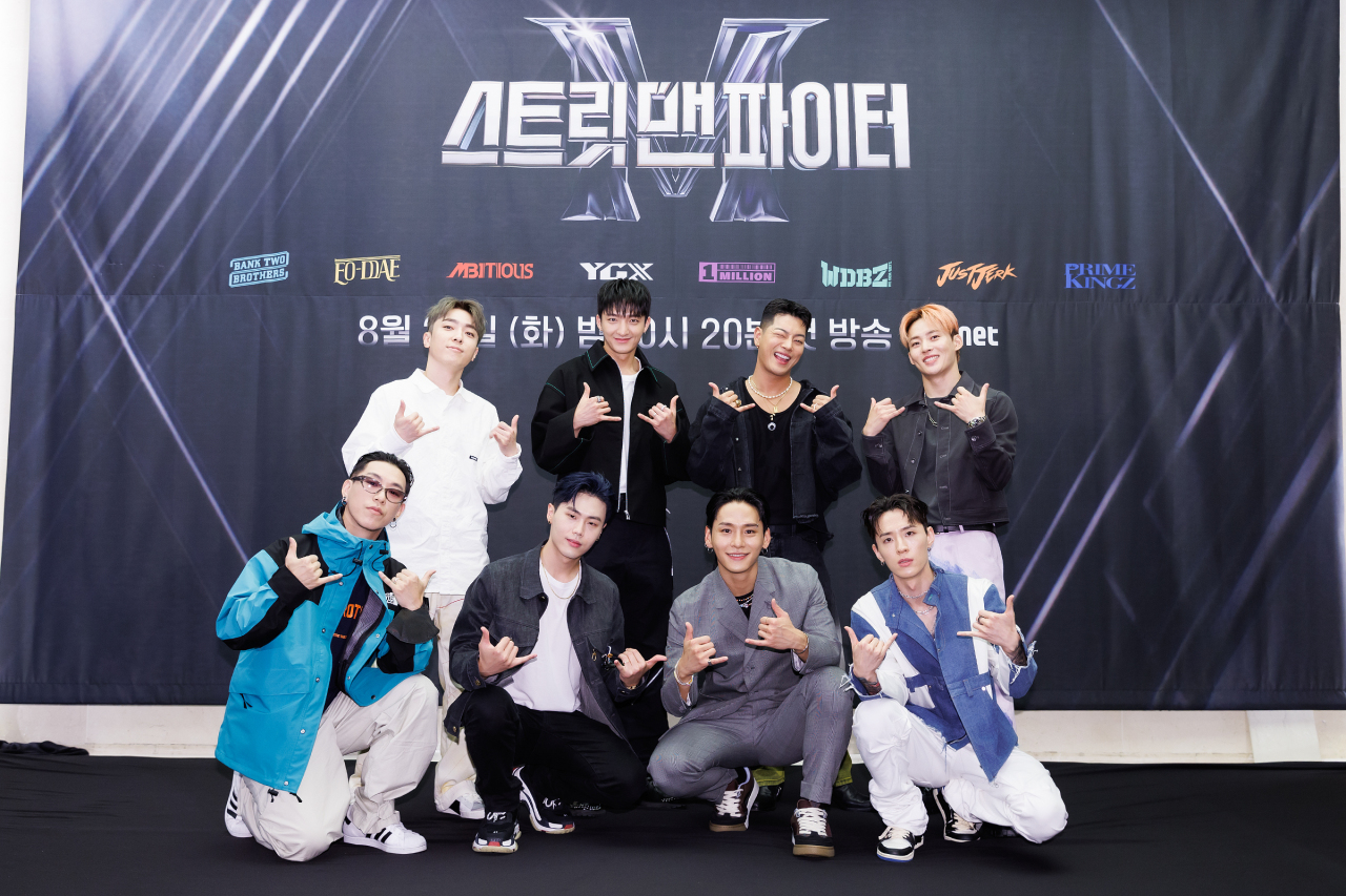 Leaders of eight dance crews -- Bank Two Brothers, Eo-Ddae, project dance crew Mbitious, YGX, 1Million, We Dem Boyz, Just Jerk and Prime Kingz -- pose for photos during a press conference for Mnet’s upcoming dance competition show “Street Man Fighter” held in Seoul on Tuesday. (Mnet)