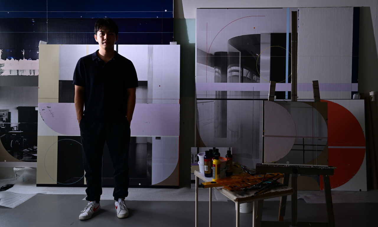 Lee Hee-joon poses for photos on July 20 at Seoul Art Space Geumcheon in Seoul. (Park Hae-mook/The Korea Herald)