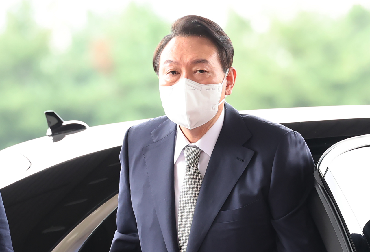 President Yoon Suk-yeol arrives at the Yongsan presidential office in central Seoul on Tuesday. (Yonhap)