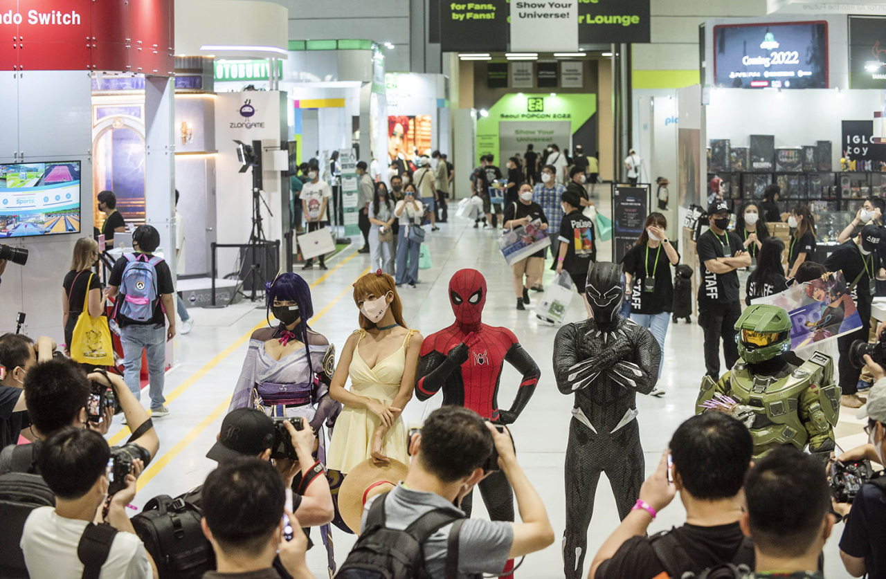 Cosplayers pose for photos at 2022 Seoul Popcon at Coex (Seoul Popcon)