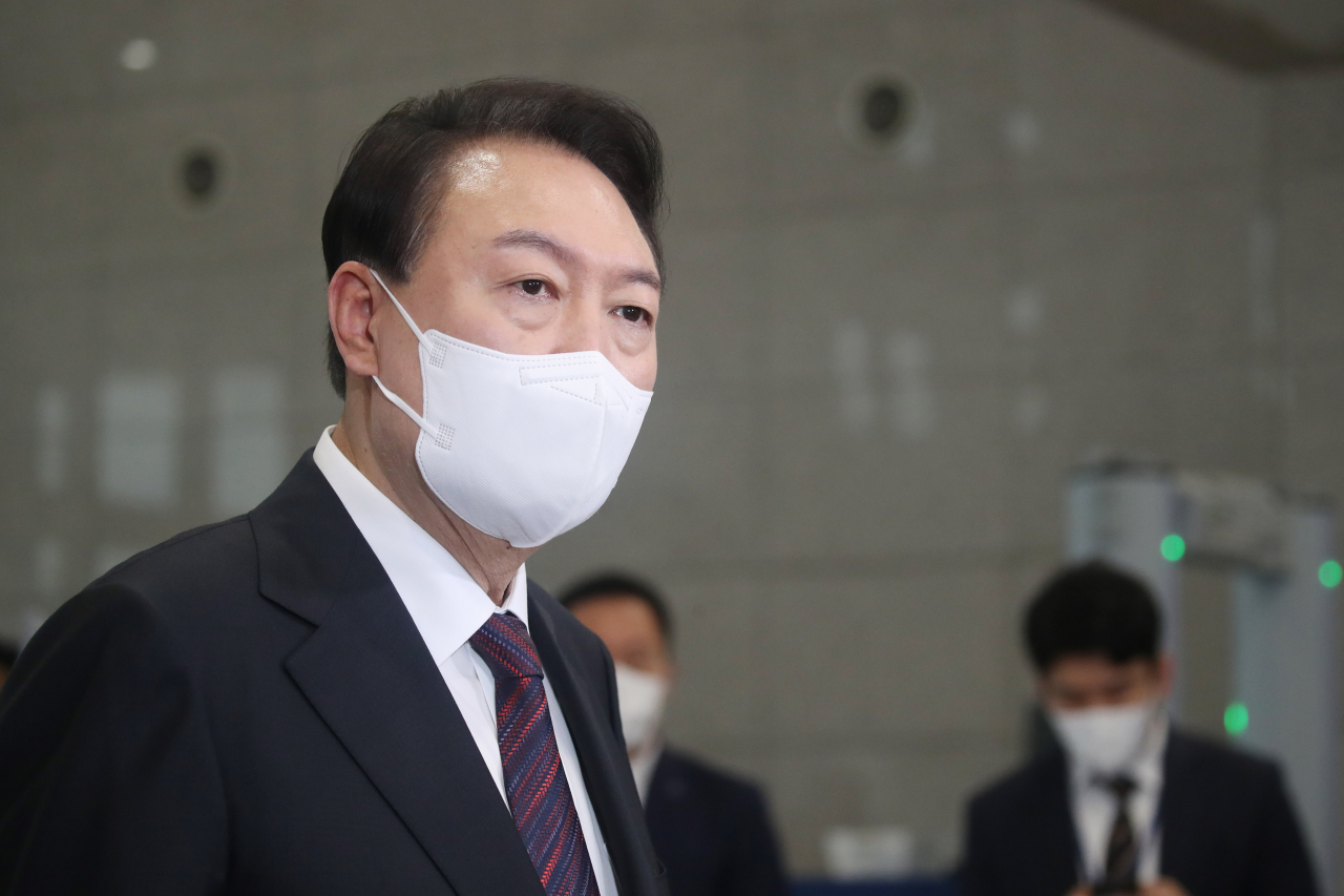 President Yoon Suk-yeol makes his way to the presidential office in central Seoul on Monday. (Yonhap)