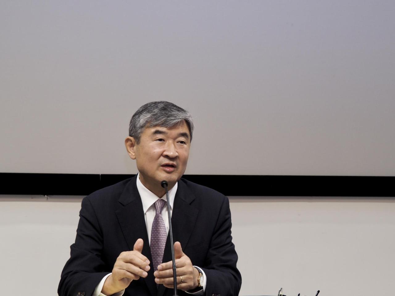 South Korean Ambassador to the United States Cho Tae-yong speaks during a press conference with South Korean correspondents at the South Korean culture center in Washington on Monday. (Yonhap)