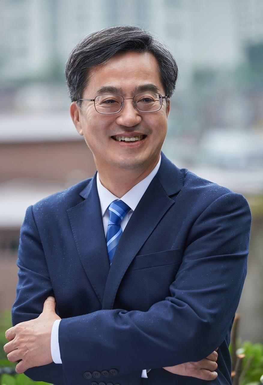 “[박정규의 작살]Trio antipeluru Kim Dong-yeon” – The Herald Economics