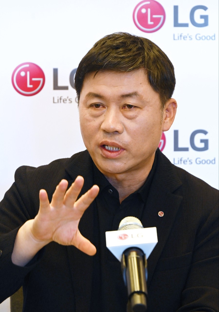 LG’s home appliance business chief Lyu Jae-chol speaks at a press conference during IFA 2022 Thursday. (LG Electronics)
