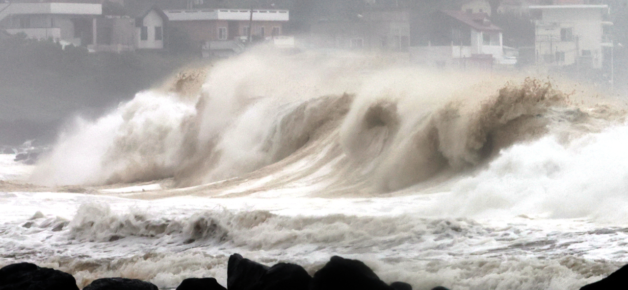High waves are spotted on the coast of Seogwipo, Jeju Province, on Monday morning as Typhoon Hinnamnor approaches the Korean Peninsula. (Yonhap)