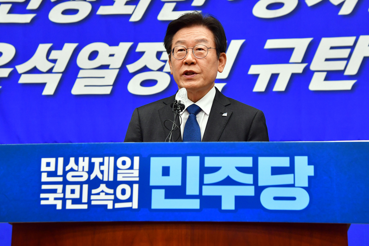 Rep. Lee Jae-myung, leader of the main opposition Democratic Party, speaks during a meeting of the party's Supreme Council at the National Assembly in Seoul on Monday. (Yonhap)
