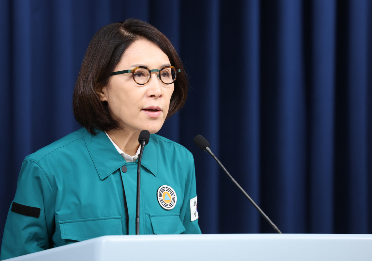 Kang In-sun, a spokesperson for the presidential office, who will soon become overseas public relations secretary, speaks at a press briefing held at the presidential office on Tuesday. (Yonhap)