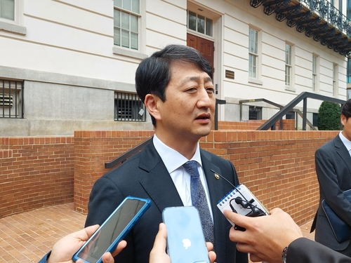 South Korean Trade Minister Ahn Duk-geun speaks to reporters after meeting with U.S. Trade Representative Katherine Tai in Washington on Wednesday. (Joint Press Corps-Yonhap)
