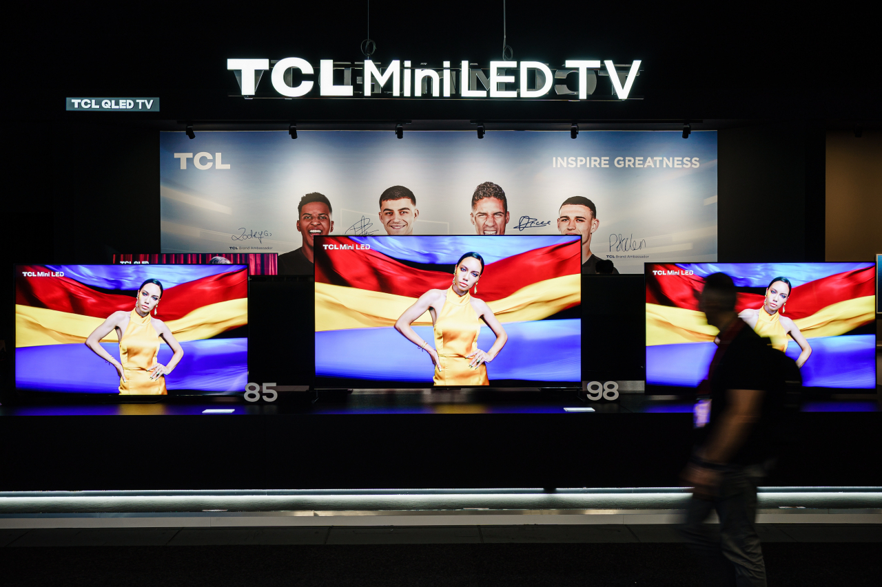 TCL’s TV sets are displayed at its exhibition booth at the IFA trade show in Berlin. (AFP-Yonhap)