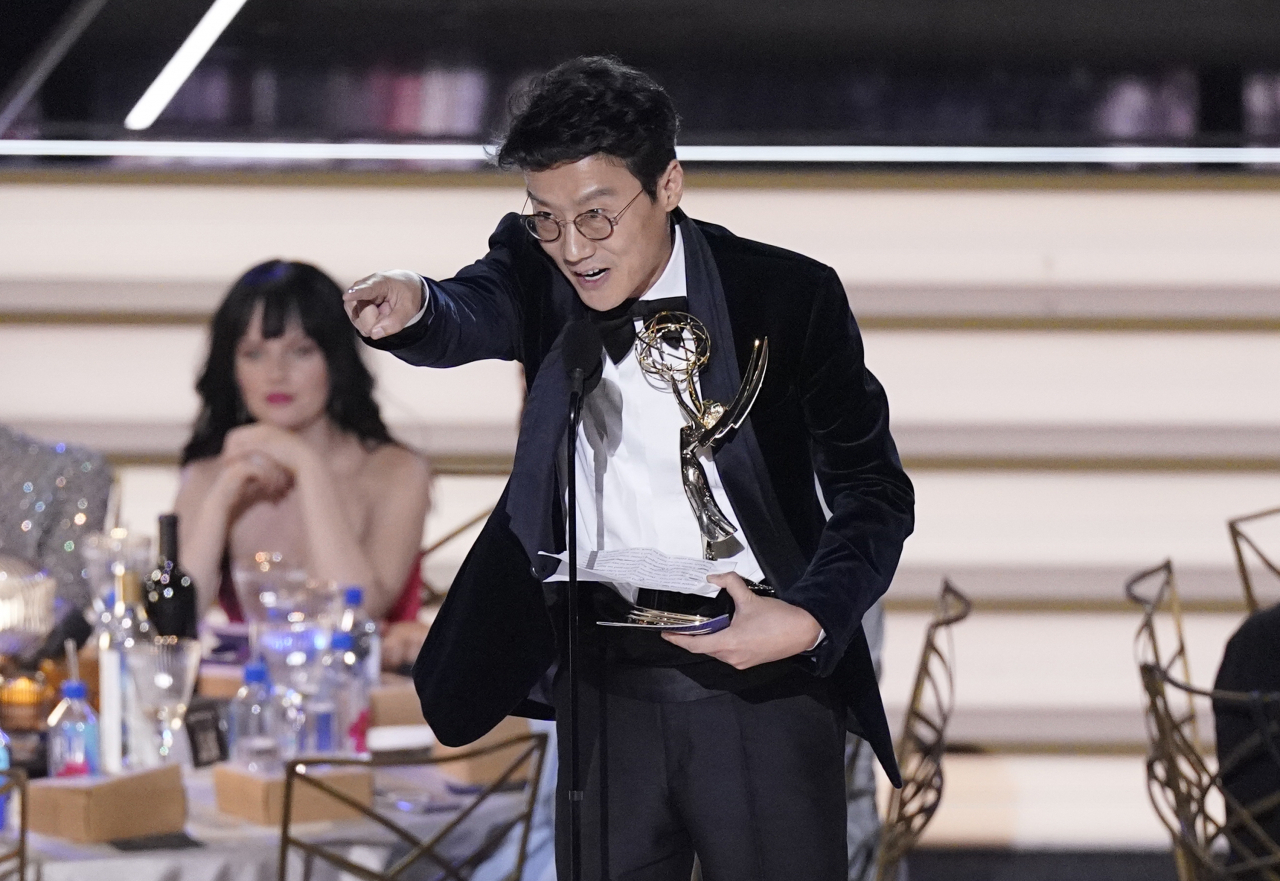 Hwang Dong-hyuk accepts the Emmy for outstanding directing for a drama series for 