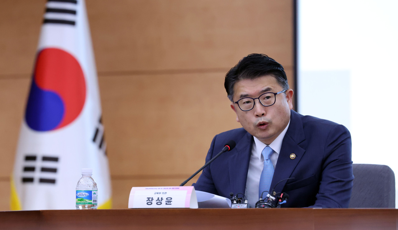 Education Vice Minister Jang Sang-yoon speaks at a meeting held at the governmental complex in Seoul, Tuesday. (Yonhap)