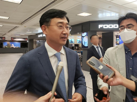 South Korea's Vice Defense Minister Shin Beom-chul speaks to the press upon arrival at Dulles International Airport near Washington, D.C., on Tuesday. (Yonhap)
