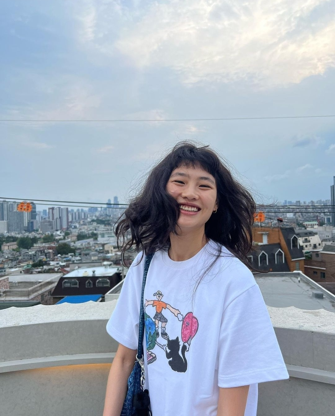 Jung Ho-yeon poses for a photo on the rooftop of Comfort Seoul located in Yongsan-gu, Seoul. (Jung Ho-yeon's Instagram)