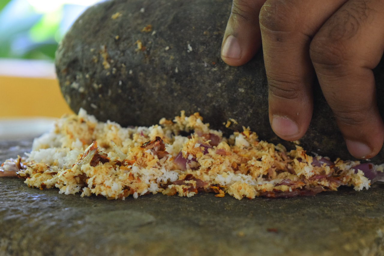 Making of coconut sambol at the Euphoria Spice and Herbal Gardens in Matala, Sri Lanka. (Kim Hae-yeon/ The Korea Herald)
