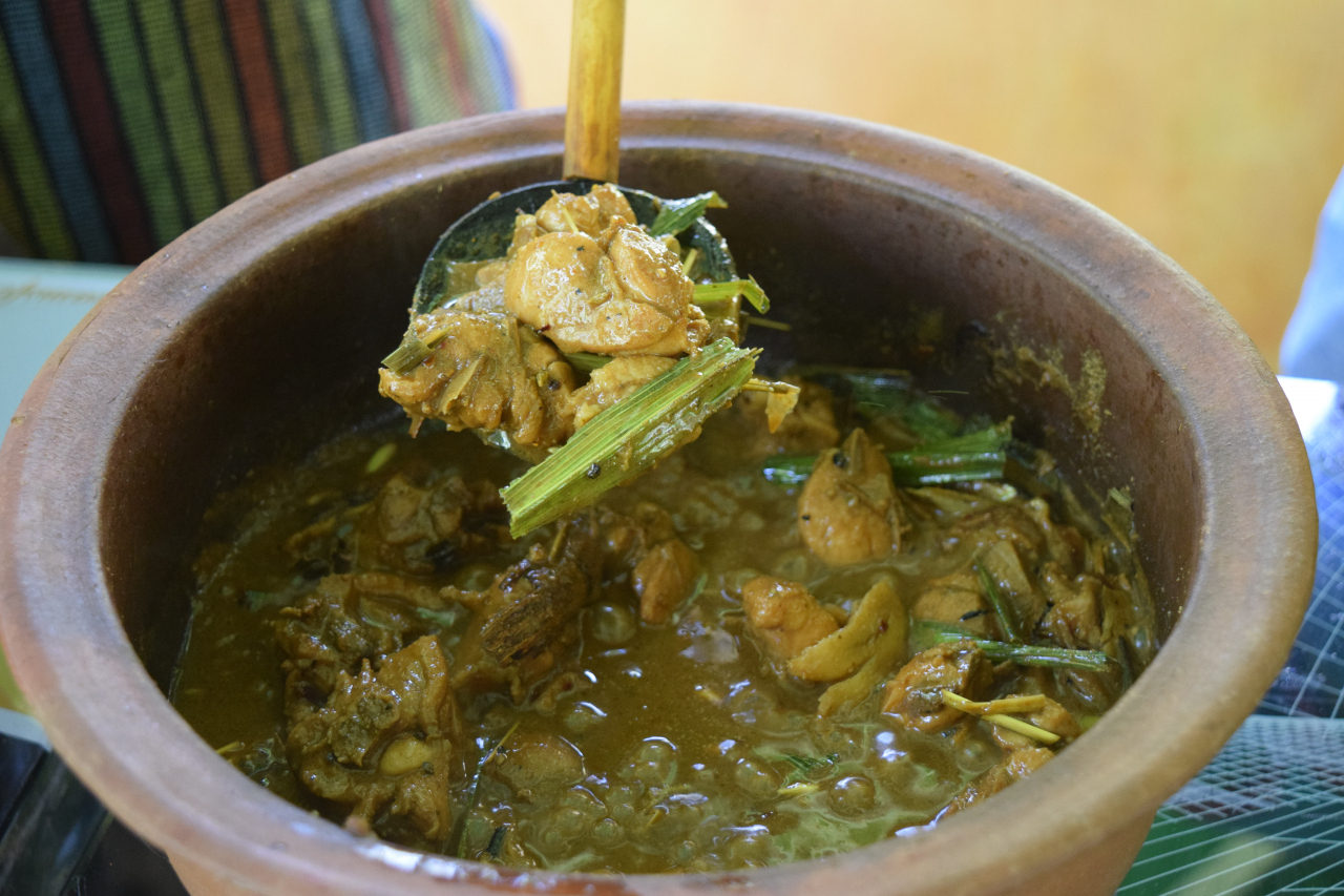 Sri Lankan-style chicken curry at Euphoria Spice and Herbal Garden in Matale, Sri Lanka.  (Kim Hee-yeon/The Korea Herald)